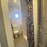 A 50 M De La Place Aux Herbes Apartament Uzès