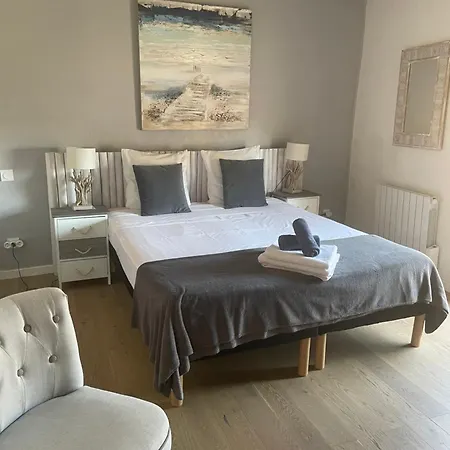 Apartment A 50 M De La Place Aux Herbes *